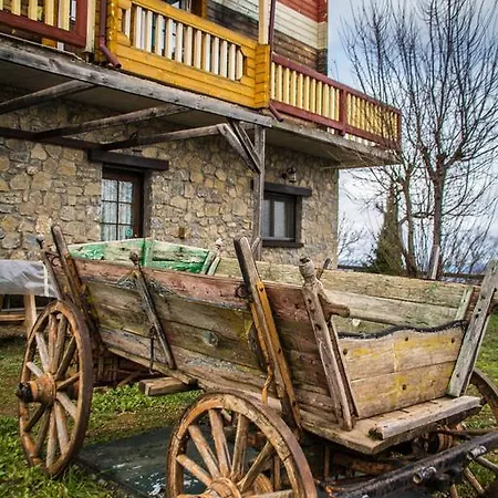 Colours' Synikia Mesi Trikalon