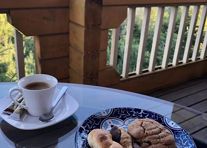 Colours' Synikia Mesi Trikalon