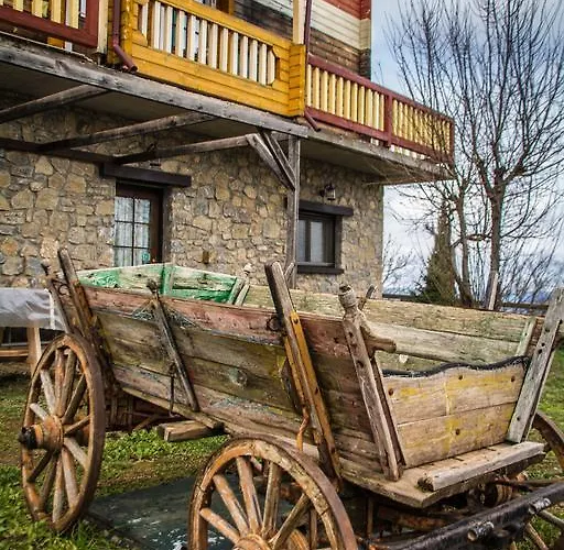 Colours' Synikia Mesi Trikalon